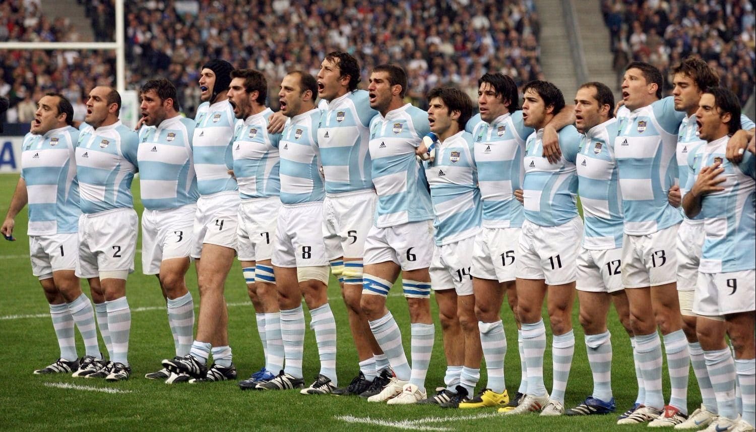 los pumas cantando el himno